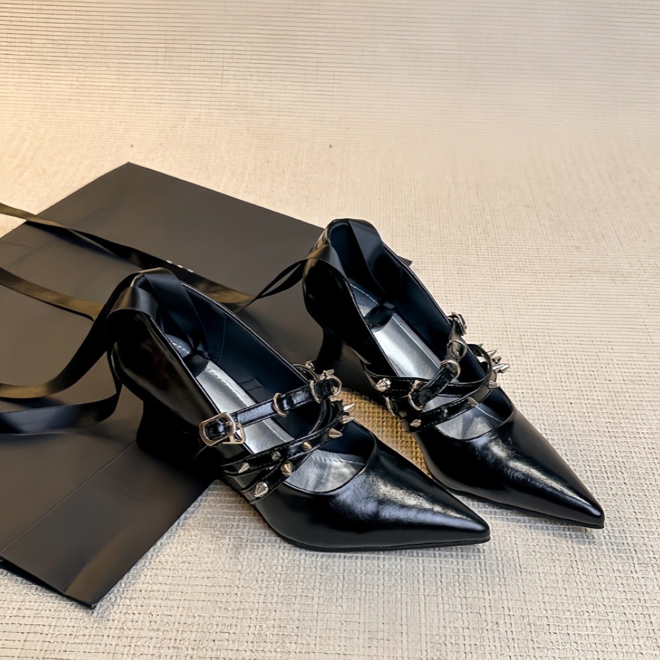 Kadın Siyah Rugan Deri Sivri B - Ribbon Tie Heel incelemesi ve fiyatı